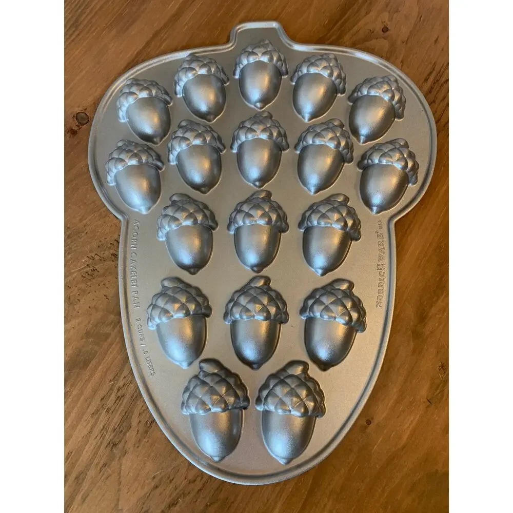 Nordic Ware USA Cast Aluminum ACORN CAKELET PAN 2 Cup Capacity 18 Cavities